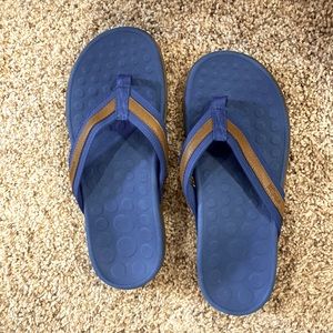 Orthaheel blue and brown flip flops. US size 6.